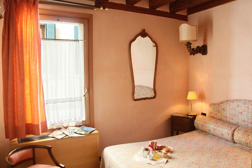 San Simeon Apartments Venice Bilik gambar